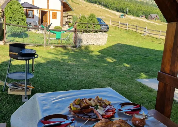 Mountain House Savin Kuk