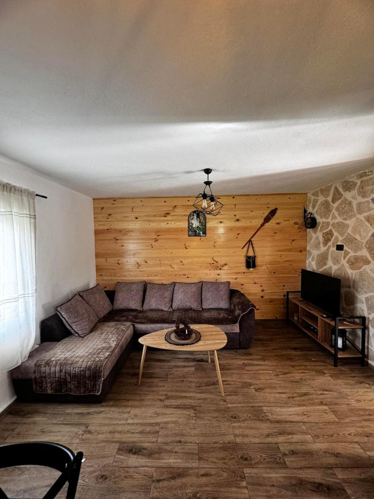 Mountain House Savin Kuk Vakantiehuis